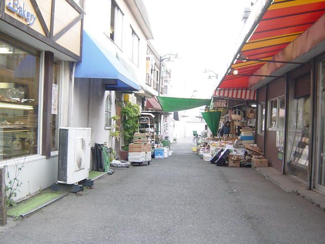 近くの香川商店街まで500m(徒歩7分)