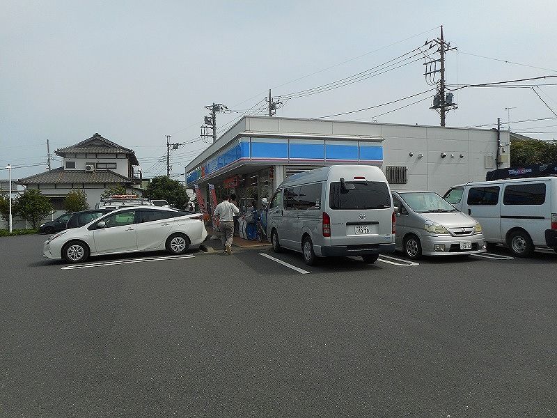 近くのローソン 平塚四之宮一丁目店まで200m(徒歩3分)