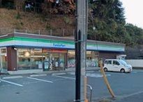 近くのファミリーマート戸塚不動坂店まで616m（徒歩8分）