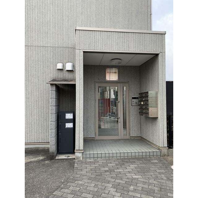 近くのサンクス 横浜公田町店まで376m(徒歩5分)