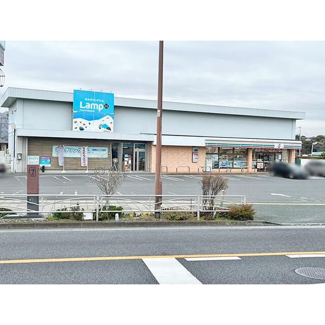 近くのセブンイレブン厚木坊中店まで268m(徒歩4分)