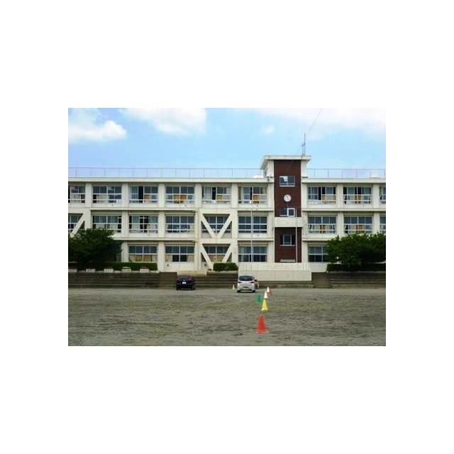 近くの市立南足柄小学校 画像まで200m(徒歩3分)
