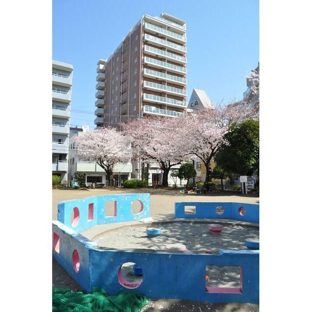 近くの東奥田公園まで300m（徒歩4分）