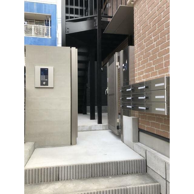 近くのファミリーマート 大船駅北店まで820m(徒歩11分)