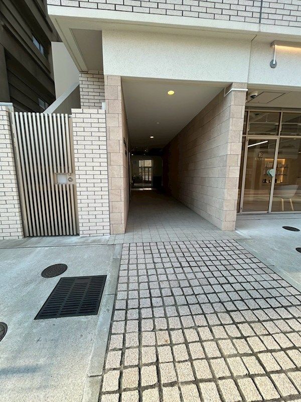 近くのファミリーマート 厚木中町三丁目店まで129m(徒歩2分)