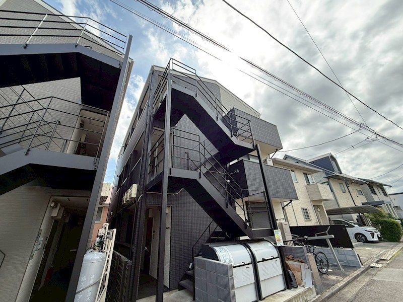 近くのユーコープミアクチーナ鶴巻店まで319m(徒歩4分)