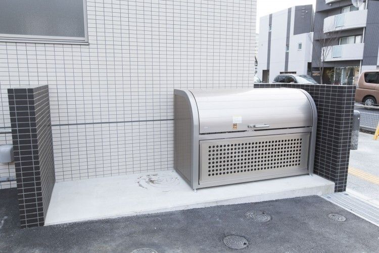 近くのファミリーマート 辻堂神台店まで114m(徒歩2分)