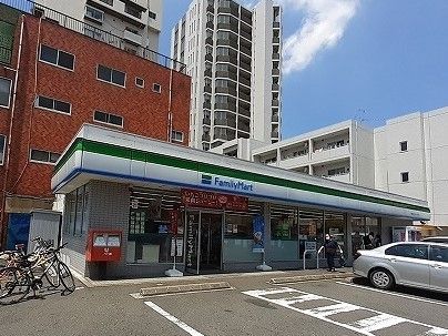近くのファミリーマートまで110m(徒歩2分)