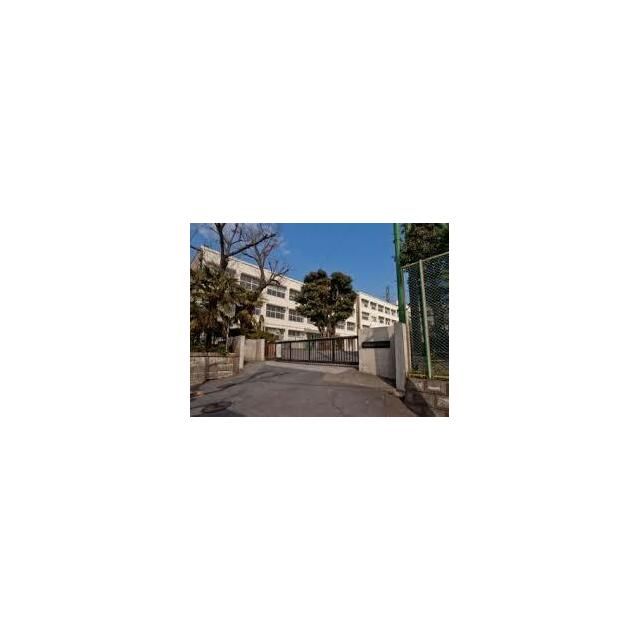 近くの横浜市立戸塚中学校まで484m(徒歩7分)