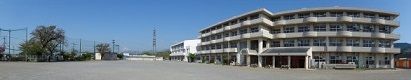 近くの秦野市立東小学校まで1,508m（徒歩19分）