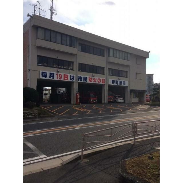 近くの伊勢原市消防本部消防署まで243m(徒歩4分)