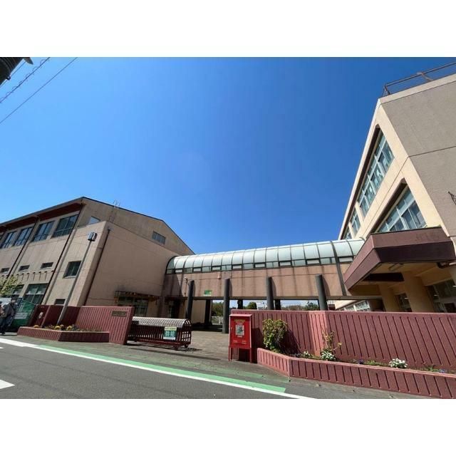 近くの引地台小学校まで615m（徒歩8分）