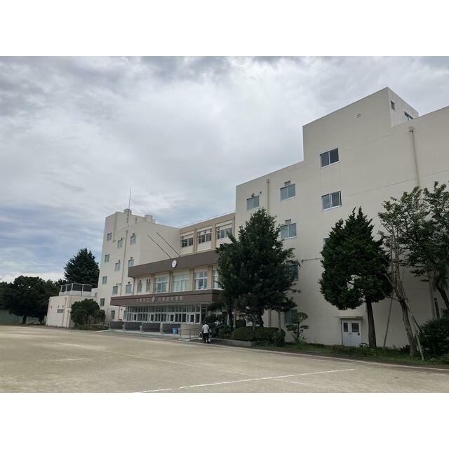 近くの引地台中学校まで530m（徒歩7分）