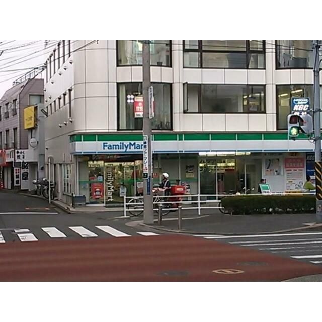近くのファミリーマート大船駅北店まで716m（徒歩9分）