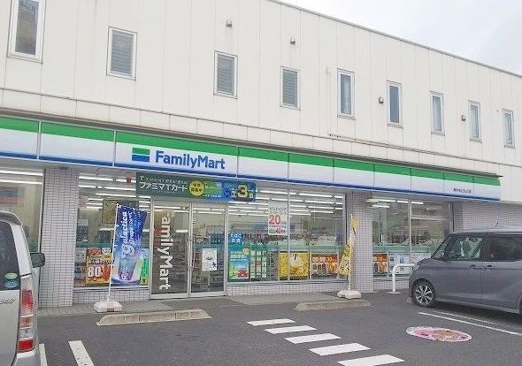 近くのファミリーマート厚木もとちょうまで56m(徒歩1分)
