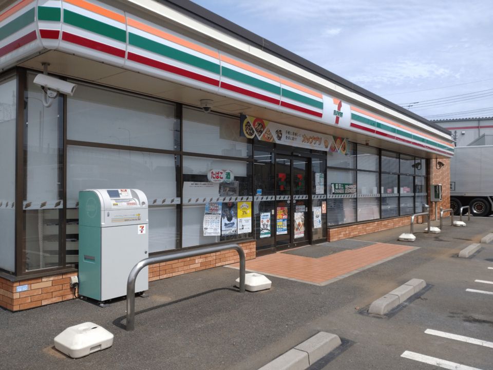 近くのセブンイレブン 厚木愛甲東店まで533m（徒歩7分）