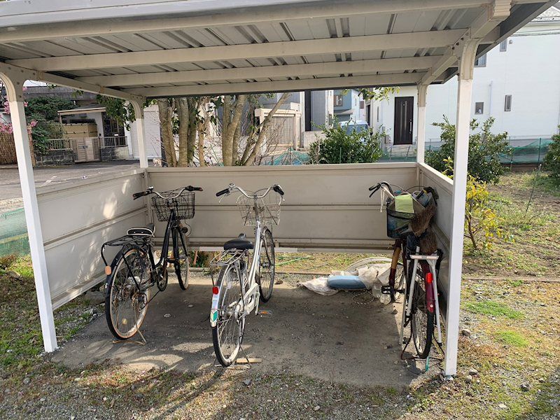 近くのファミリーマート 南足柄沼田店まで674m（徒歩9分）