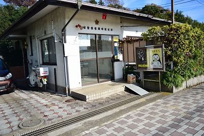 近くの平塚警察署 岡崎駐在所まで53m（徒歩1分）