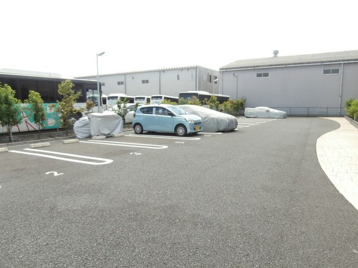 近くのファミリーマート 海老名運動公園前店まで361m(徒歩5分)