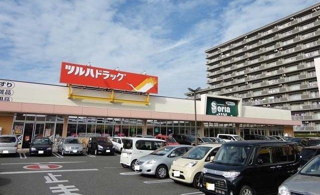 近くのツルハドラッグまで750m(徒歩10分)