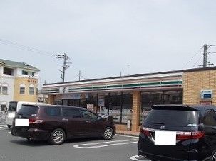 近くのセブンイレブン茅ヶ崎香川4丁目まで240m（徒歩3分）