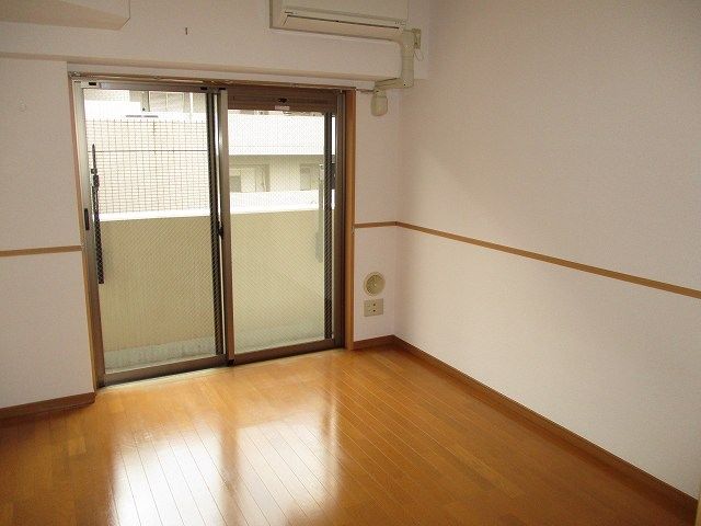 近くのユーコープ 東戸塚駅前店まで611m(徒歩8分)