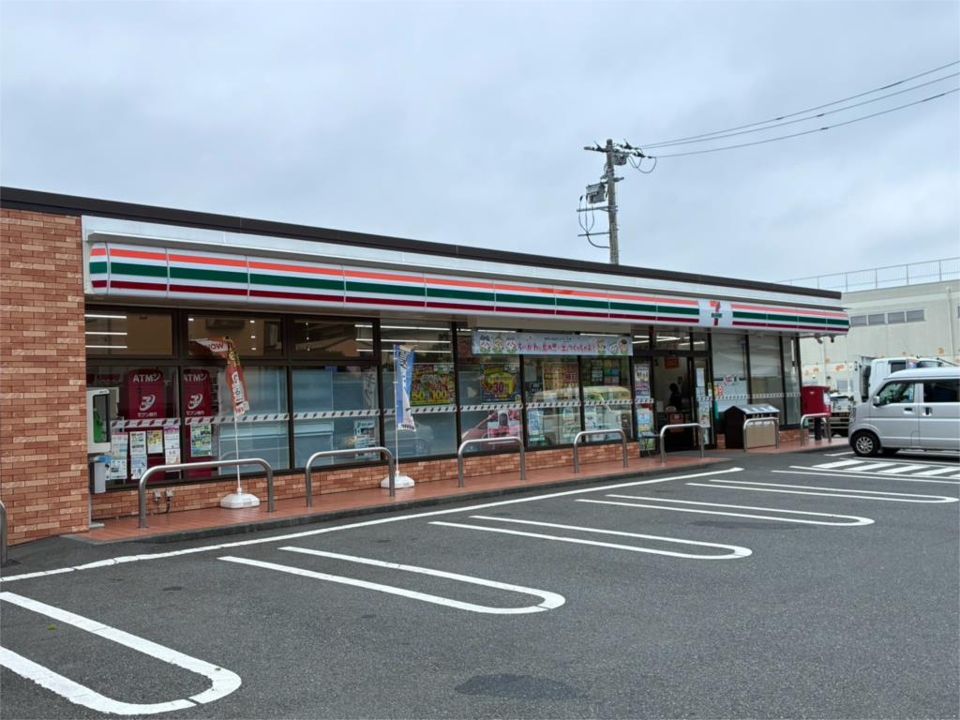近くのセブンイレブン厚木戸室1丁目店まで99m(徒歩2分)