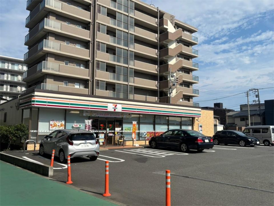 近くのセブンイレブン栄町一丁目店まで190m（徒歩3分）