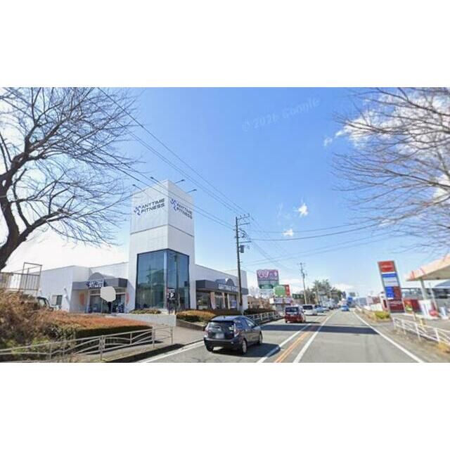 近くのエニタイムフィットネス伊勢原店まで245m（徒歩4分）