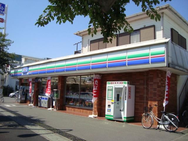 近くのコンビニ(スリーエフ)まで850m(徒歩11分)