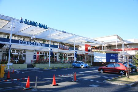 近くのTreage(トレアージュ)白旗ショッピングセンターまで630m(徒歩8分)