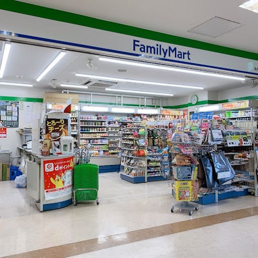 近くのファミリーマート 海老名メディカルプラザ店まで282m（徒歩4分）