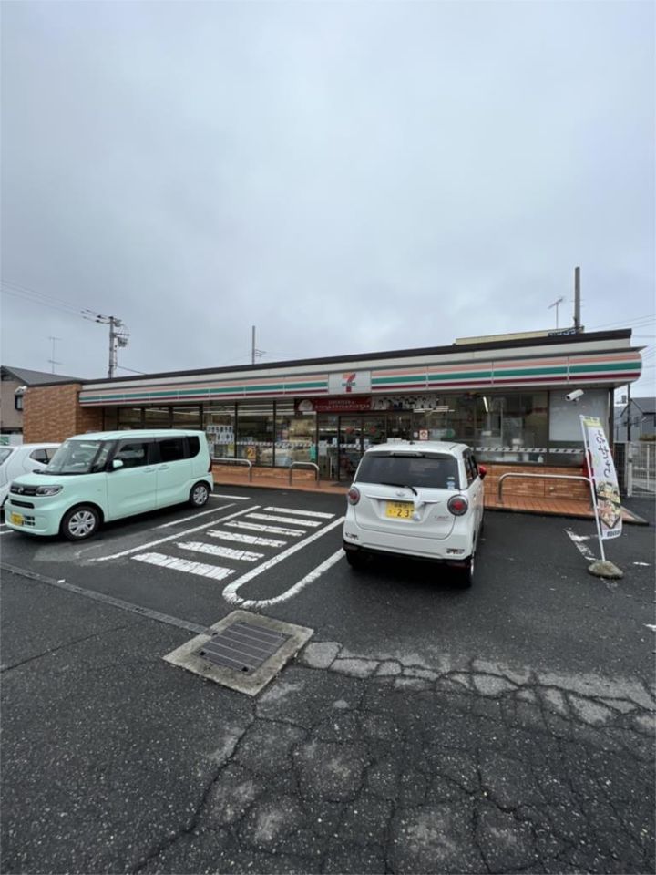 近くのセブンイレブン 愛川半原店まで804m(徒歩11分)