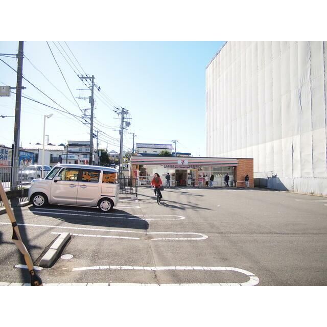 近くのセブンイレブン秦野東海大学前駅入口店まで269m(徒歩4分)