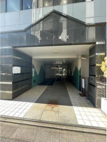 近くのファミリーマート 藤沢駅北口店まで206m（徒歩3分）