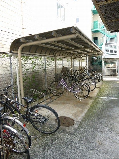 近くの藤沢南口郵便局まで636m（徒歩8分）