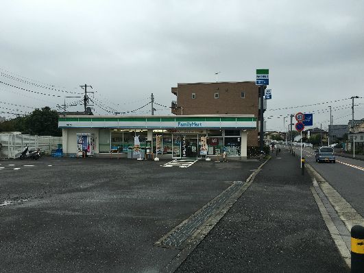 近くのファミリーマート 平塚山下店まで411m(徒歩6分)