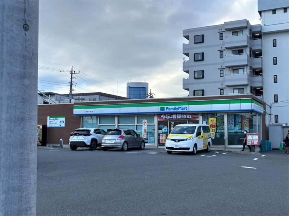 近くのファミリーマート厚木インター店まで1,857m(徒歩24分)