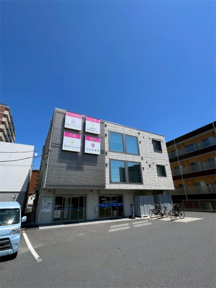 近くのかもめ薬局まで414m(徒歩6分)