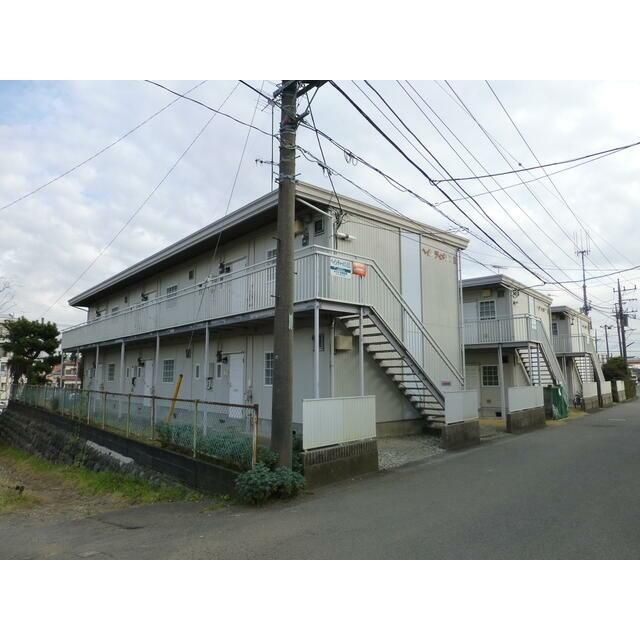 近くのファミリーマート 伊勢原板戸店まで234m（徒歩3分）