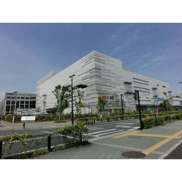 近くのテラスモール湘南店まで401m(徒歩6分)