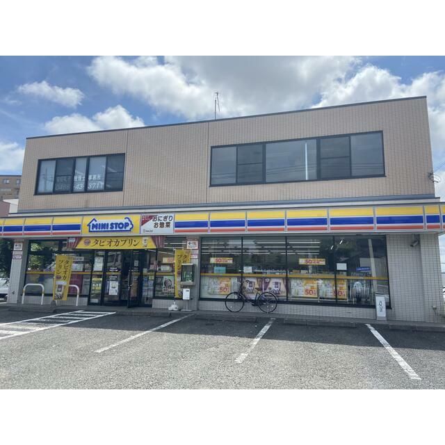 近くのミニストップ湘南台3丁目店まで270m（徒歩4分）