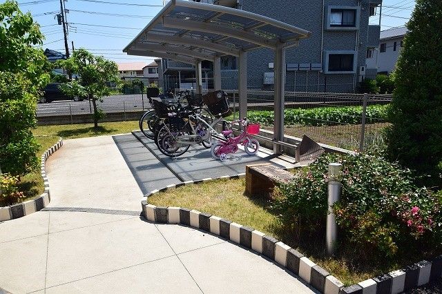 近くのユーコープ ミアクチーナ鶴巻店まで698m（徒歩9分）