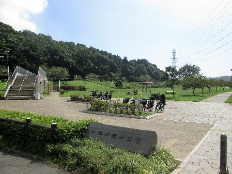 近くの引地川親水公園まで754m（徒歩10分）