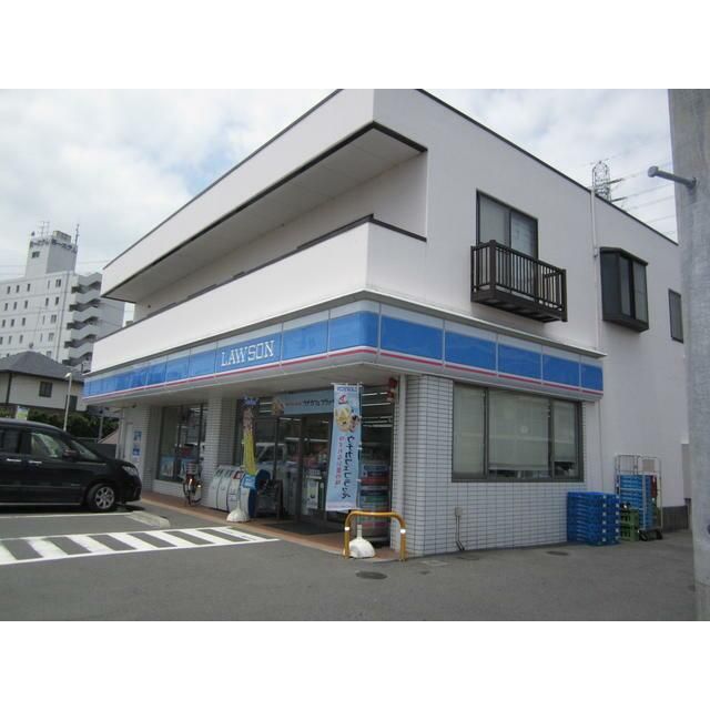 近くのローソン伊勢原駅南店まで30m(徒歩1分)