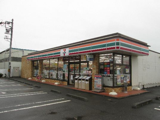 近くのセブンイレブン 綾瀬工業団地店まで369m（徒歩5分）