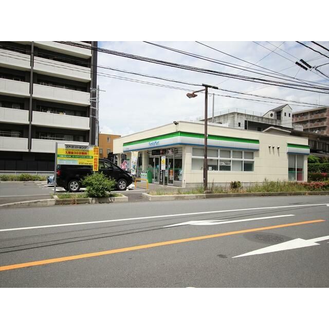 近くのファミリーマートサンズ厚木栄町店まで96m(徒歩2分)