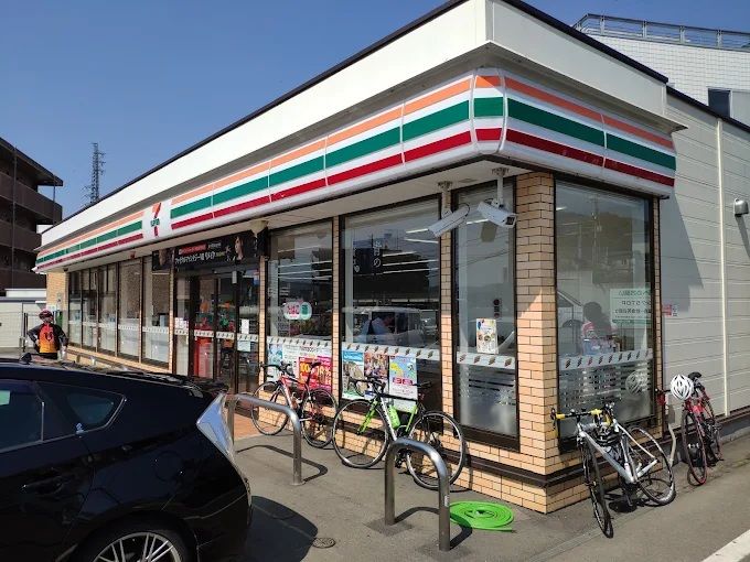 近くのセブンイレブン 秦野落合北店まで666m（徒歩9分）