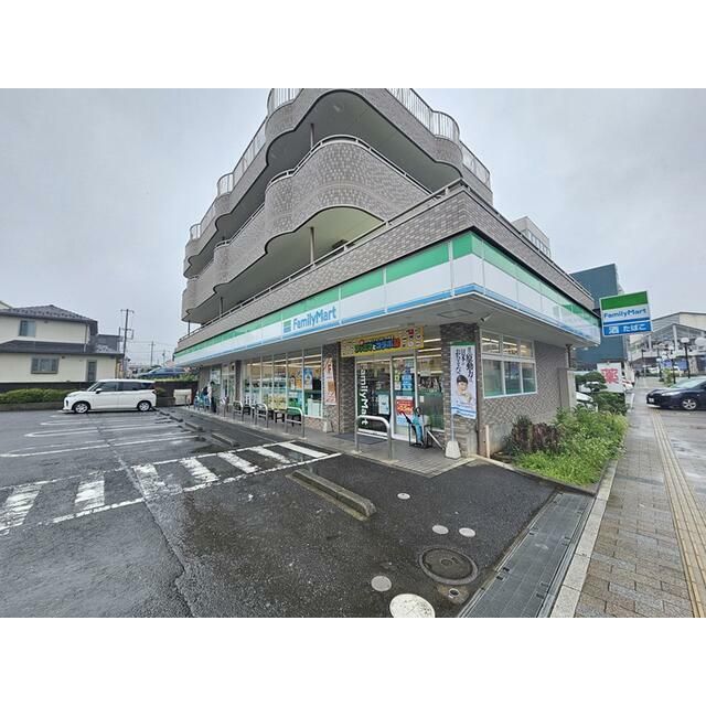 近くのファミリーマート渋沢南店まで579m(徒歩8分)