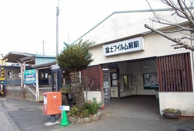 近くの大雄山線・富士フイルム前駅まで1,790m(徒歩23分)